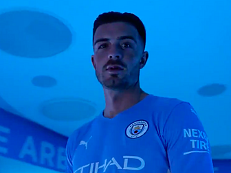 Manchester City complete recor...